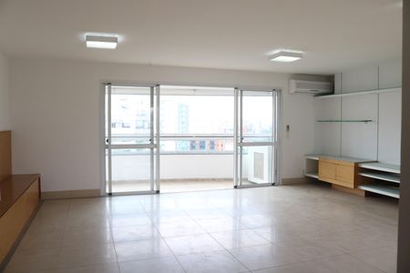 Apartamento para alugar com 230m², 3 quartos e 4 vagasSala