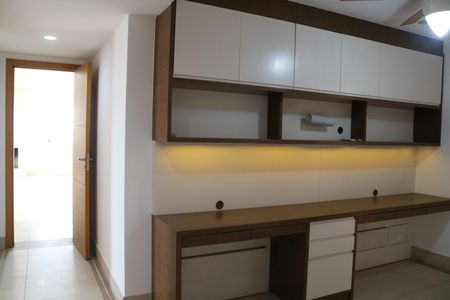 Apartamento para alugar com 230m², 3 quartos e 4 vagasEscritório