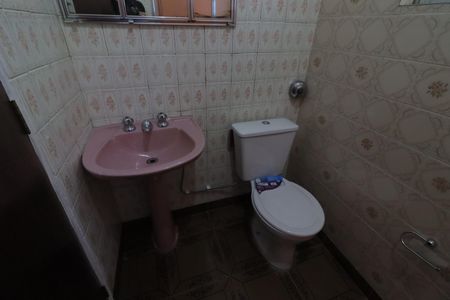 Casa para alugar com 180m², 3 quartos e 4 vagasBanheiro social