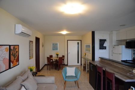 Apartamento à venda com 70m², 1 quarto e 1 vaga Apartamento à venda com 70m², 1 quarto e 1 vagaSala