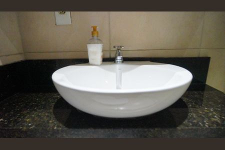 Casa à venda com 189m², 3 quartos e 3 vagasBanheiro suite 1