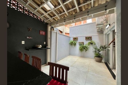 Casa de condomínio à venda com 95m², 3 quartos e 2 vagasÁrea externa