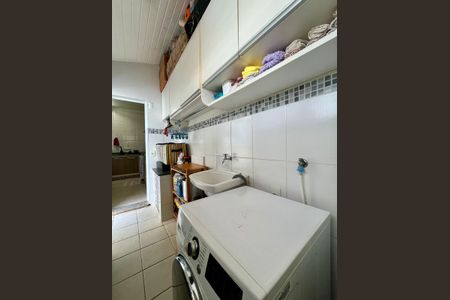 Casa de condomínio à venda com 95m², 3 quartos e 2 vagasÁrea de Serviço