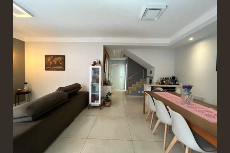 Casa de condomínio à venda com 95m², 3 quartos e 2 vagasSala