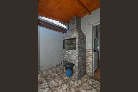 Casa à venda com 51m², 2 quartos e 1 vagaFundos