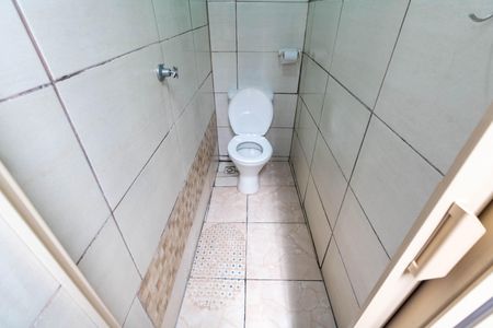 Banheiro de casa para alugar com 2 quartos, 30m² em Santa Cruz, Rio de Janeiro