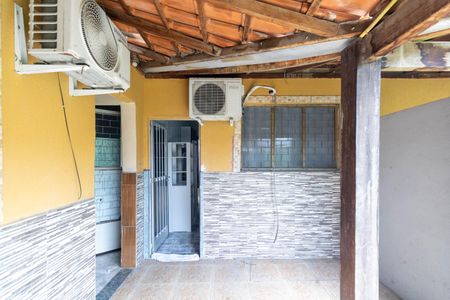 Casa para alugar com 30m², 2 quartos e 1 vaga Casa para alugar com 30m², 2 quartos e 1 vagaFachada