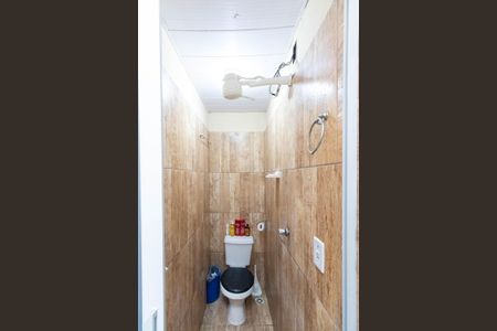 Banheiro de casa para alugar com 1 quarto, 30m² em Santa Cruz, Rio de Janeiro