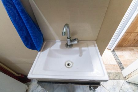 Casa para alugar com 30m², 1 quarto e 1 vaga Casa para alugar com 30m², 1 quarto e 1 vagaBanheiro