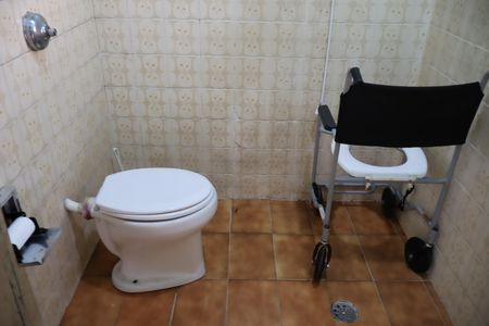 Casa à venda com 234m², 2 quartos e 7 vagasBanheiro de serviço