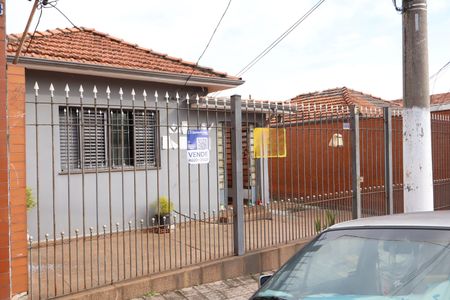 Casa à venda com 234m², 2 quartos e 7 vagasFachada e portão