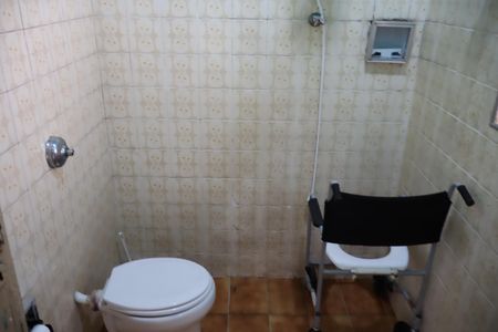 Casa à venda com 234m², 2 quartos e 7 vagasBanheiro de serviço