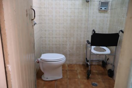 Casa à venda com 234m², 2 quartos e 7 vagasBanheiro de serviço