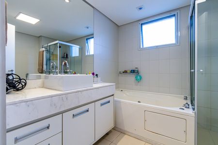 Apartamento à venda com 187m², 3 quartos e 3 vagasSuite master - Banheiro