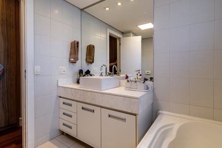 Apartamento à venda com 187m², 3 quartos e 3 vagasSuite master - Banheiro