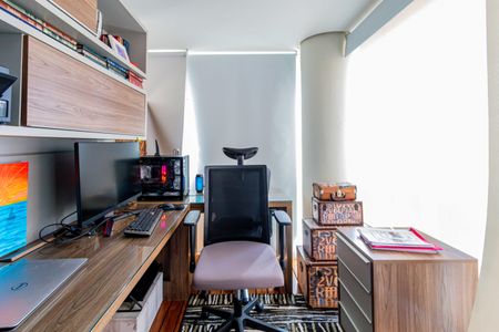 Apartamento à venda com 187m², 3 quartos e 3 vagasSuite master - Escritório