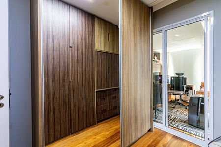 Apartamento à venda com 187m², 3 quartos e 3 vagasSuite master - Closet