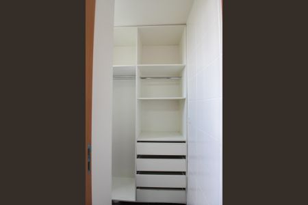Closet Quarto 1 de apartamento para alugar com 2 quartos, 48m² em Conjunto Helena Antipoff, Belo Horizonte