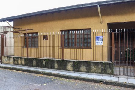 Casa para alugar com 323m², 6 quartos e 7 vagas Casa para alugar com 323m², 6 quartos e 7 vagasFachada