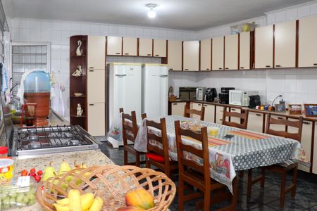 Casa para alugar com 323m², 6 quartos e 7 vagas Casa para alugar com 323m², 6 quartos e 7 vagasCozinha