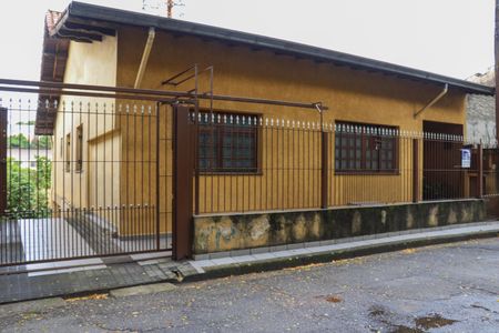 Casa para alugar com 323m², 6 quartos e 7 vagas Casa para alugar com 323m², 6 quartos e 7 vagasFachada