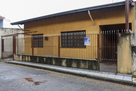 Casa para alugar com 323m², 6 quartos e 7 vagas Casa para alugar com 323m², 6 quartos e 7 vagasFachada