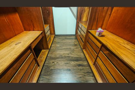 Casa à venda com 350m², 4 quartos e 6 vagasCloset da suíte 1