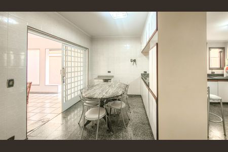 Casa à venda com 350m², 4 quartos e 6 vagasCozinha