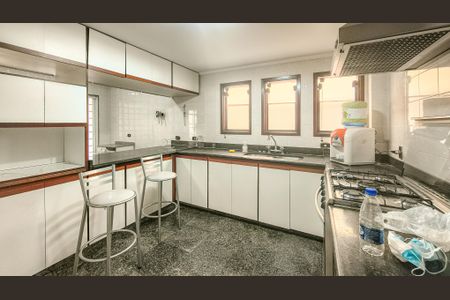 Casa à venda com 350m², 4 quartos e 6 vagasCozinha