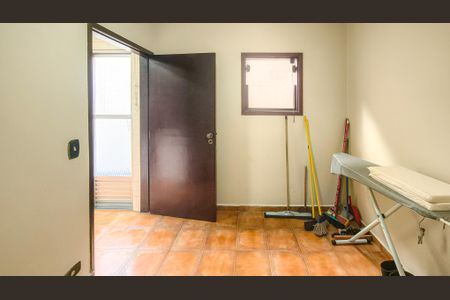 Casa à venda com 350m², 4 quartos e 6 vagasQuarto de Serviço