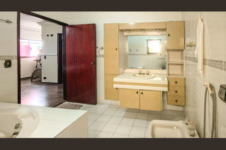 Casa à venda com 350m², 4 quartos e 6 vagasBanheiro da Suíte 1