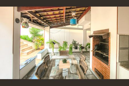 Casa à venda com 350m², 4 quartos e 6 vagasChurrasqueira