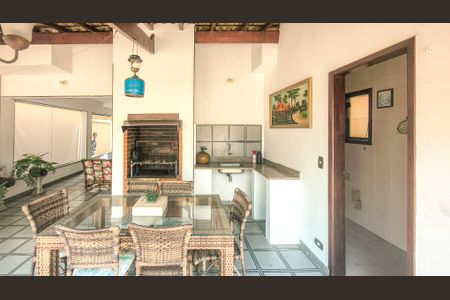 Casa à venda com 350m², 4 quartos e 6 vagasChurrasqueira