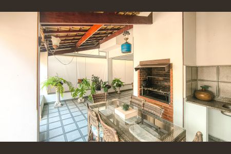 Casa à venda com 350m², 4 quartos e 6 vagasChurrasqueira