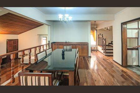 Casa à venda com 350m², 4 quartos e 6 vagasSala