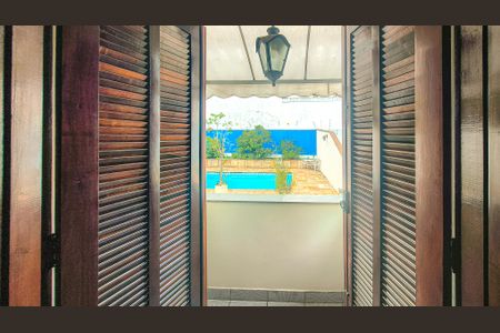 Casa à venda com 350m², 4 quartos e 6 vagasSuíte 2