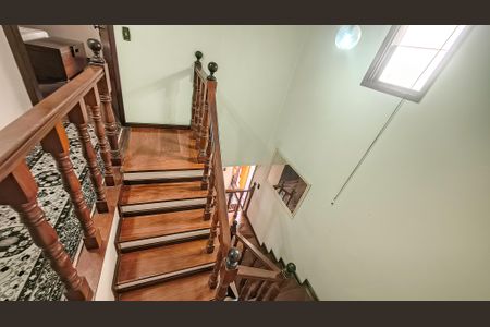 Casa à venda com 350m², 4 quartos e 6 vagasEscada