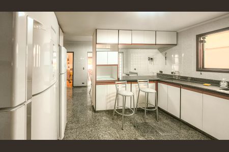 Casa à venda com 350m², 4 quartos e 6 vagasCozinha