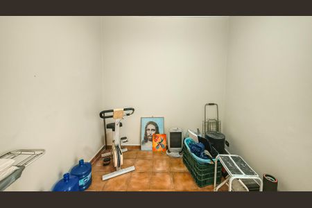 Casa à venda com 350m², 4 quartos e 6 vagasQuarto de Serviço