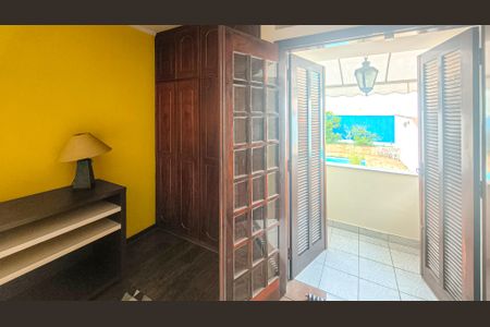 Casa à venda com 350m², 4 quartos e 6 vagasSuíte 2