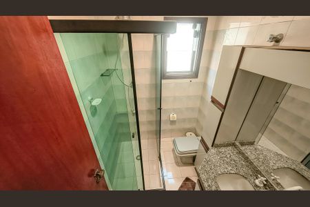 Casa à venda com 350m², 4 quartos e 6 vagasBanheiro da Suíte 2