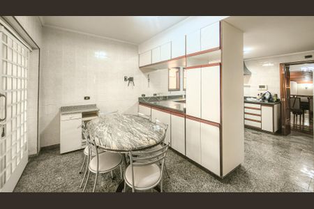 Casa à venda com 350m², 4 quartos e 6 vagasCozinha