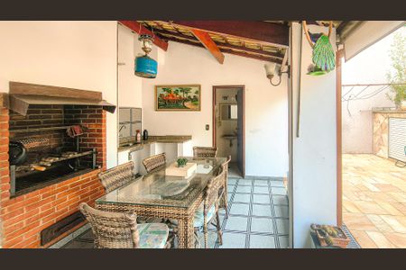 Casa à venda com 350m², 4 quartos e 6 vagasChurrasqueira