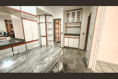 Casa à venda com 350m², 4 quartos e 6 vagasCozinha