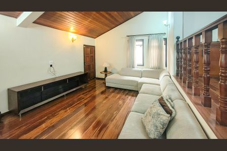Casa à venda com 350m², 4 quartos e 6 vagasSala