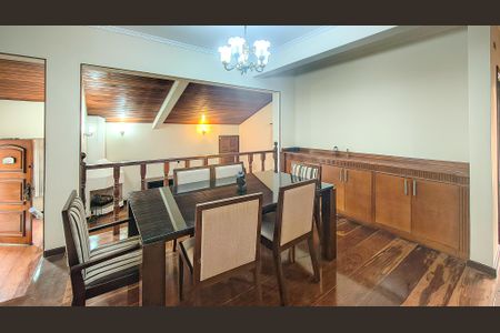 Casa à venda com 350m², 4 quartos e 6 vagasSala