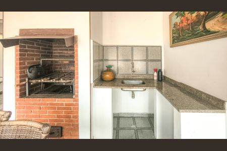 Casa à venda com 350m², 4 quartos e 6 vagasChurrasqueira