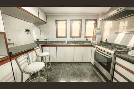 Casa à venda com 350m², 4 quartos e 6 vagasCozinha