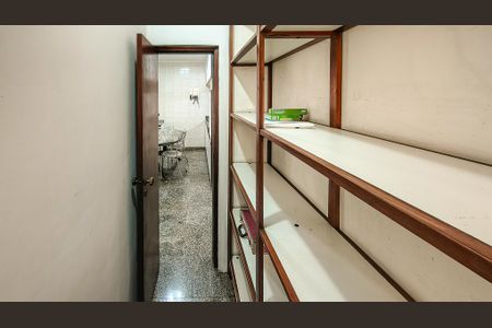 Casa à venda com 350m², 4 quartos e 6 vagasDespensa