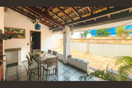 Casa à venda com 350m², 4 quartos e 6 vagasChurrasqueira